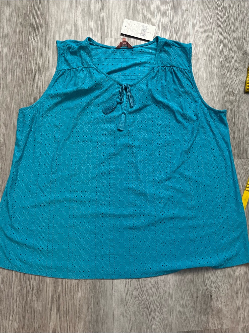 430 NWT tie-Neck Sleeveless Eyelet Tank Top in Teal